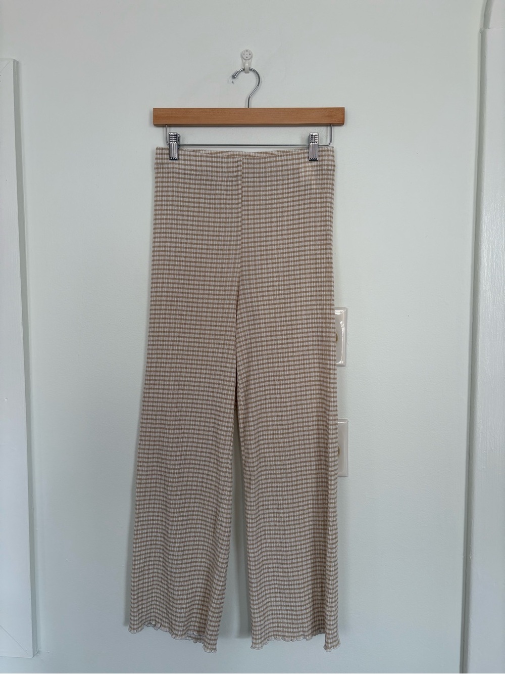 Aritzia || Wilfred Verona Pant and Tank Set Seersucker Tan Cream Small - Picture 2 of 8